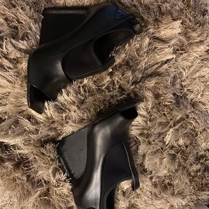 SOLD!!! 💦Wedged between fashion and fashion💦